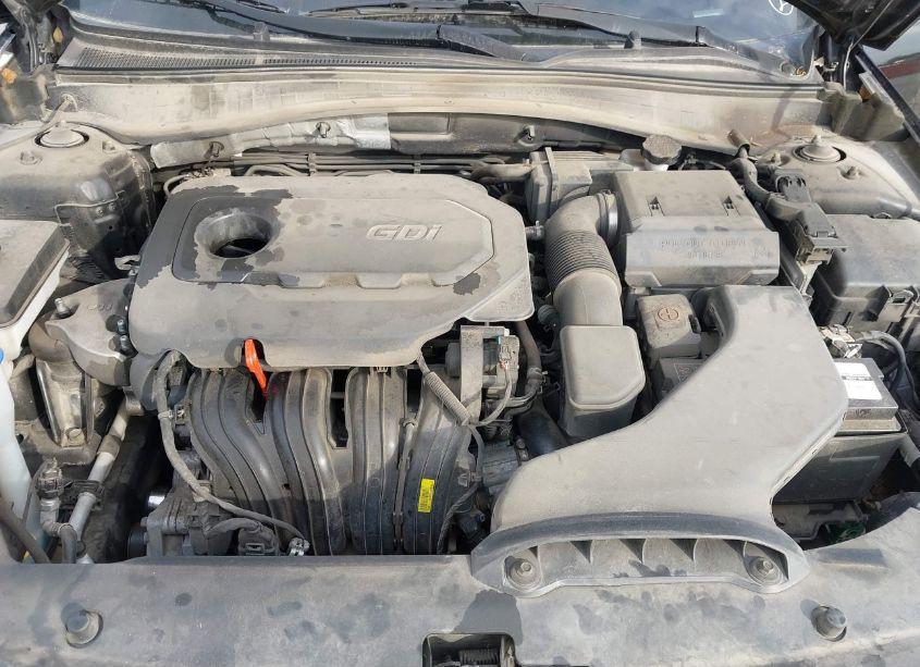 Photo 10 of 2019 Kia Optima S (VIN 5XXGT4L34KG295852)