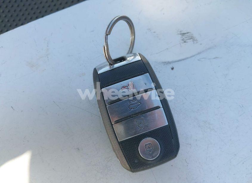 Photo 11 of 2019 Kia Optima S (VIN 5XXGT4L34KG296578)