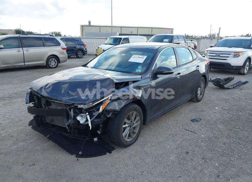 Photo 2 of 2019 Kia Optima LX (VIN 5XXGT4L34KG297858)