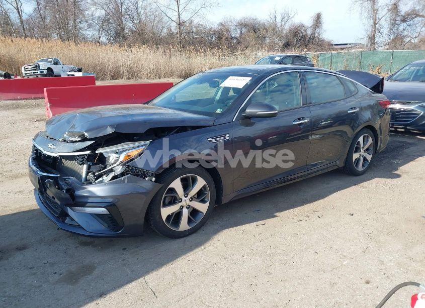 Photo 2 of 2019 Kia Optima S (VIN 5XXGT4L34KG314075)