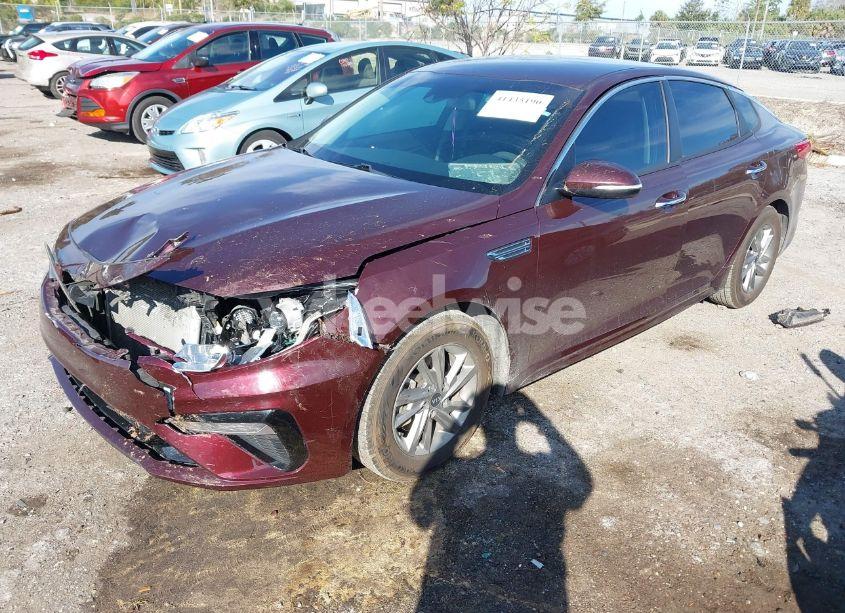 Photo 2 of 2019 Kia Optima LX (VIN 5XXGT4L34KG320880)