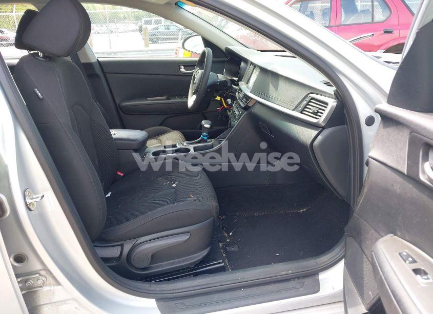 Photo 5 of 2019 Kia Optima LX (VIN 5XXGT4L34KG327439)