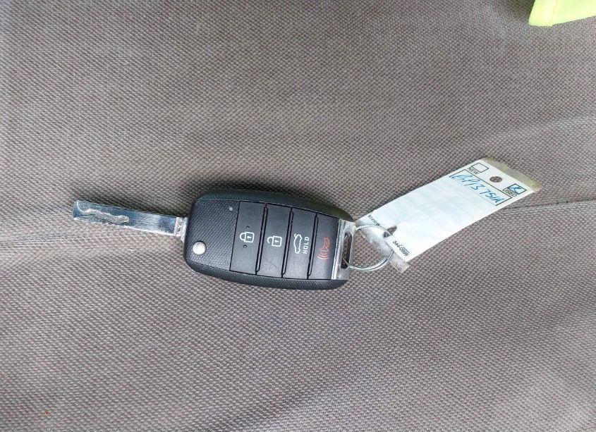 Photo 11 of 2019 Kia Optima LX (VIN 5XXGT4L34KG332186)