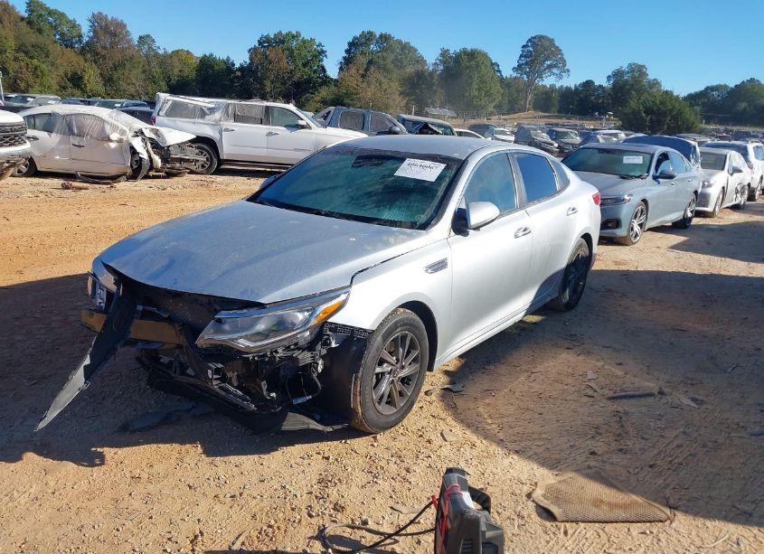 Photo 2 of 2019 Kia Optima LX (VIN 5XXGT4L34KG332186)
