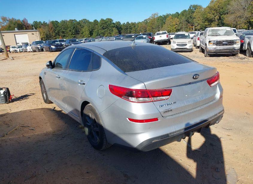 Photo 3 of 2019 Kia Optima LX (VIN 5XXGT4L34KG332186)