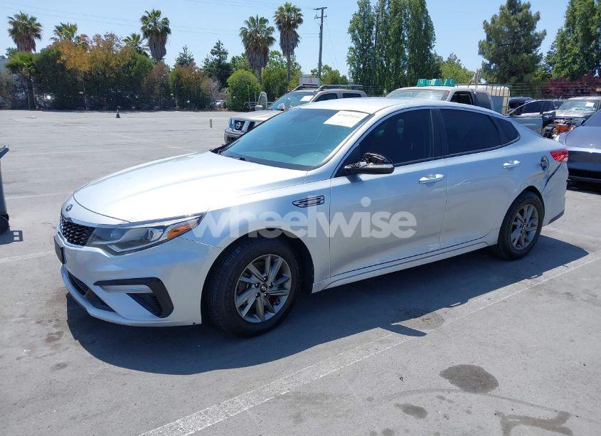 Photo 2 of 2019 Kia Optima LX (VIN 5XXGT4L34KG340899)