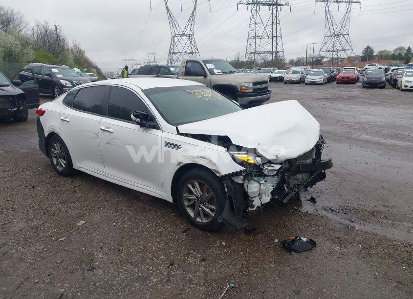 2019 Kia Optima LX (VIN 5XXGT4L34KG343284) main photo