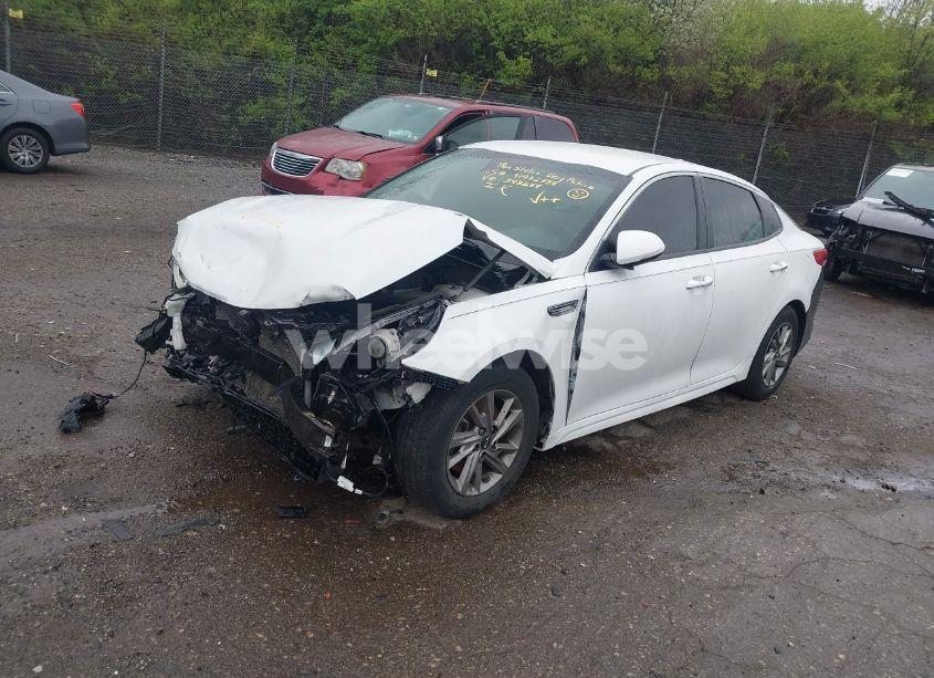 Photo 2 of 2019 Kia Optima LX (VIN 5XXGT4L34KG343284)