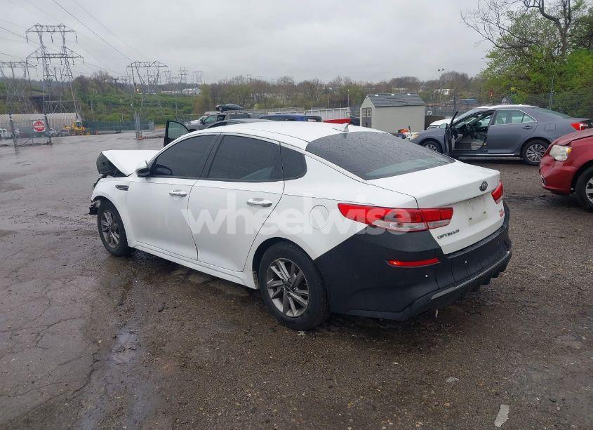 Photo 3 of 2019 Kia Optima LX (VIN 5XXGT4L34KG343284)