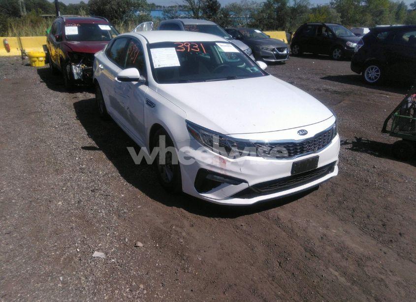 2019 Kia Optima LX (VIN 5XXGT4L34KG351563) main photo