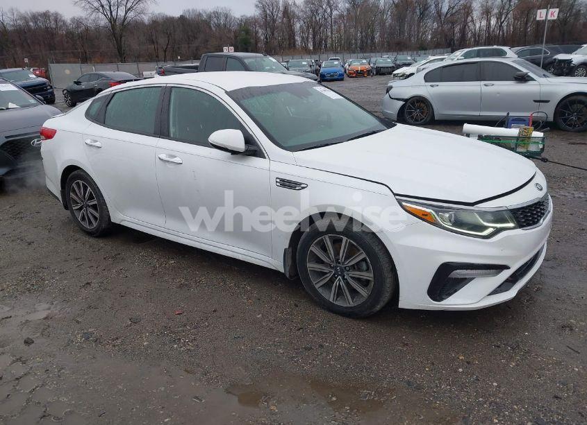 2019 Kia Optima LX (VIN 5XXGT4L34KG361588) main photo