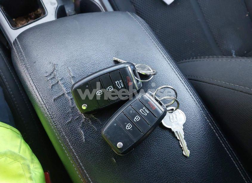 Photo 11 of 2019 Kia Optima LX (VIN 5XXGT4L34KG361588)