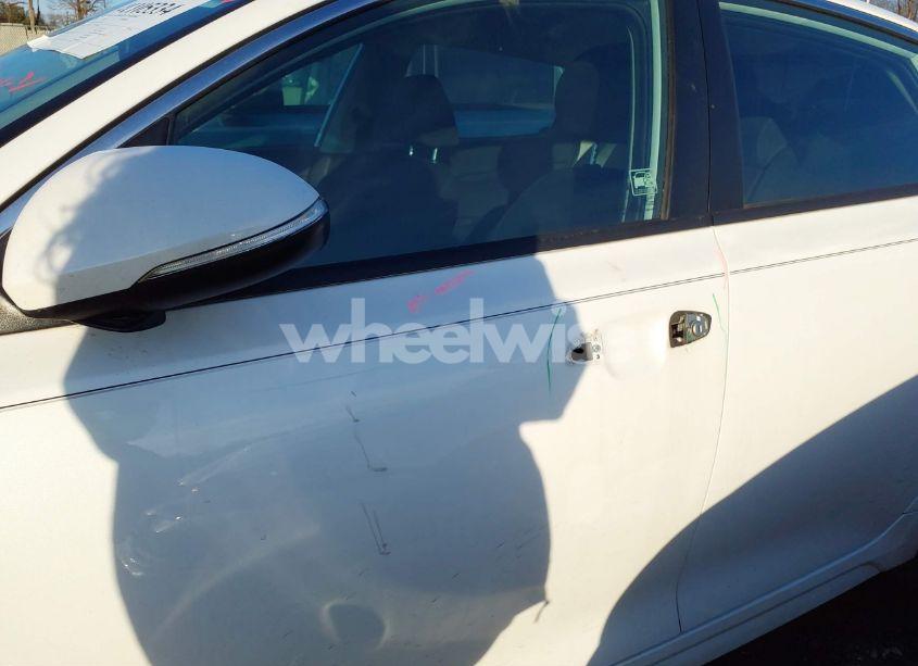 Photo 17 of 2019 Kia Optima LX (VIN 5XXGT4L34KG361588)