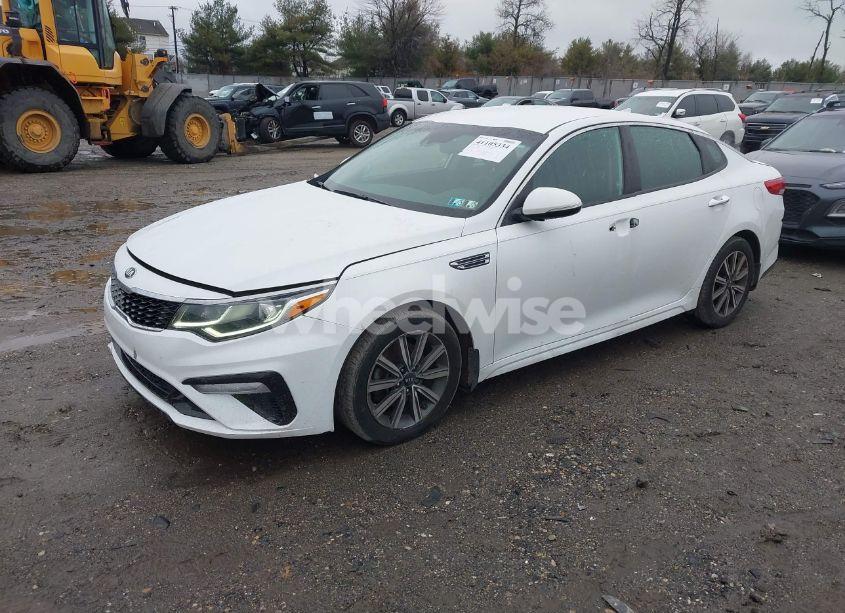 Photo 2 of 2019 Kia Optima LX (VIN 5XXGT4L34KG361588)