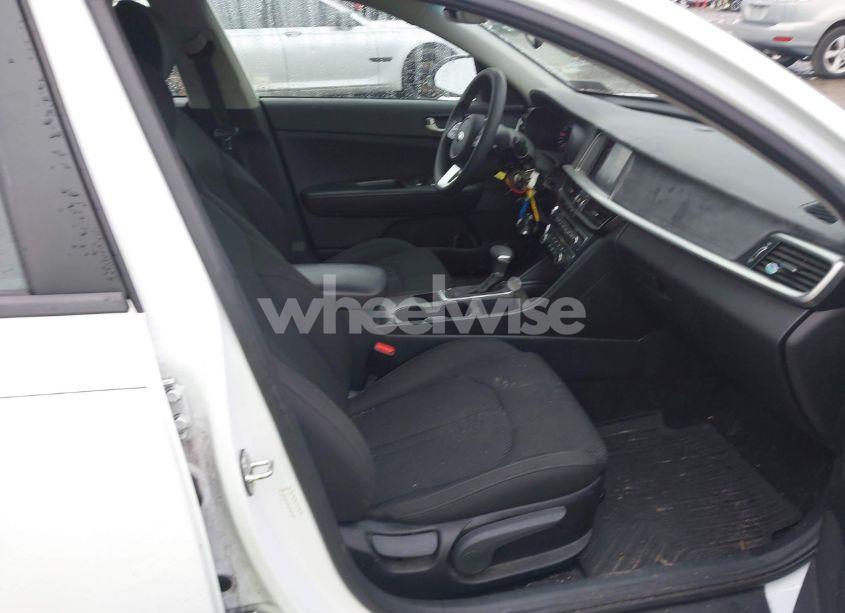 Photo 5 of 2019 Kia Optima LX (VIN 5XXGT4L34KG361588)