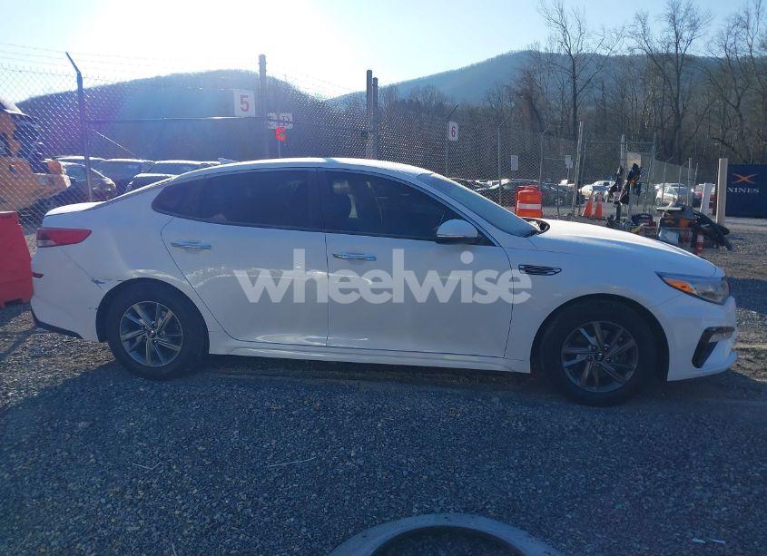Photo 13 of 2019 Kia Optima LX (VIN 5XXGT4L34KG363812)