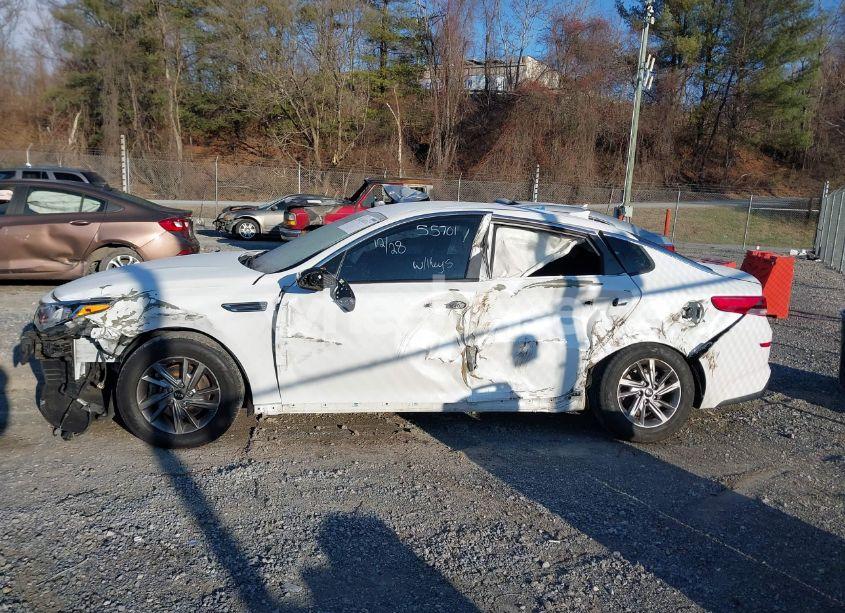 Photo 14 of 2019 Kia Optima LX (VIN 5XXGT4L34KG363812)