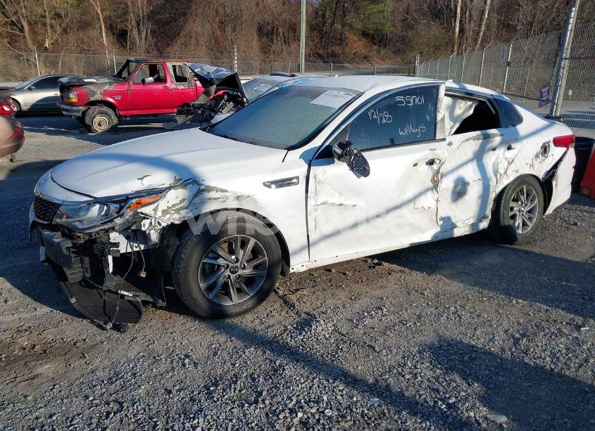 Photo 2 of 2019 Kia Optima LX (VIN 5XXGT4L34KG363812)