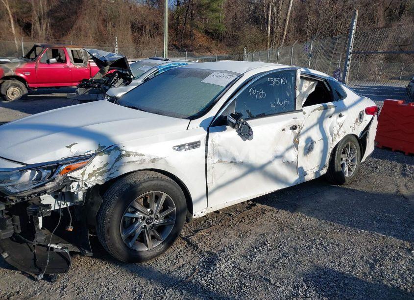 Photo 6 of 2019 Kia Optima LX (VIN 5XXGT4L34KG363812)