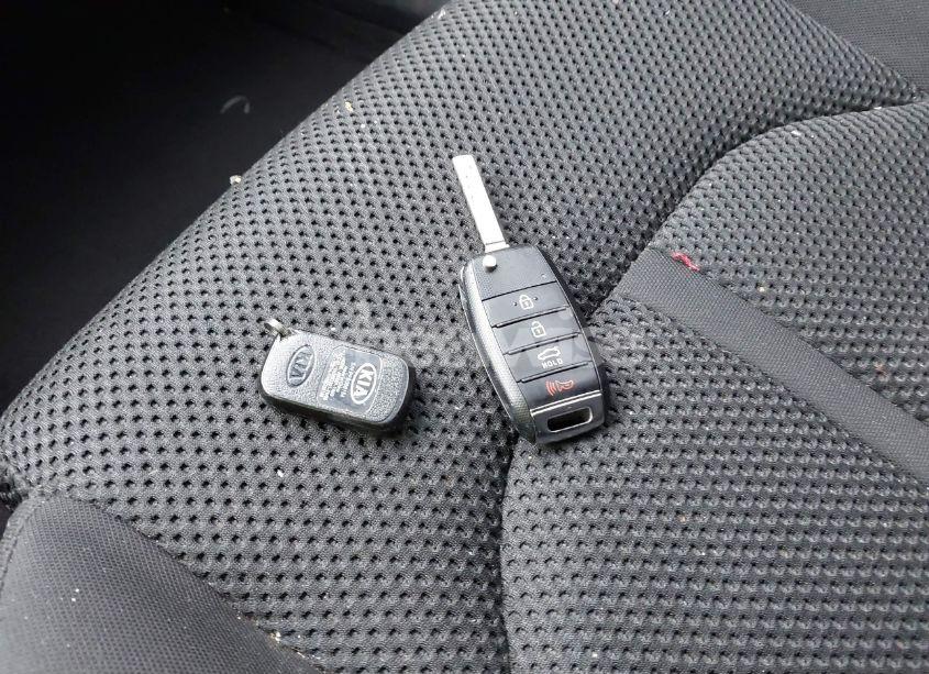 Photo 11 of 2019 Kia Optima LX (VIN 5XXGT4L34KG374647)