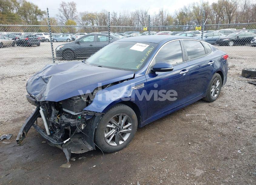 Photo 2 of 2019 Kia Optima LX (VIN 5XXGT4L34KG374647)