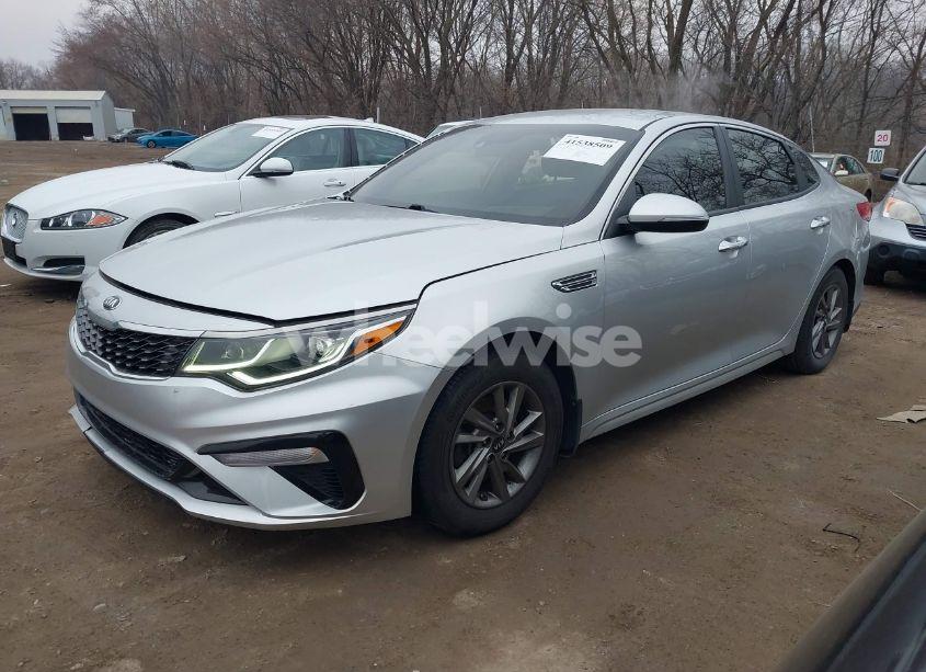 Photo 2 of 2019 Kia Optima LX (VIN 5XXGT4L34KG378553)