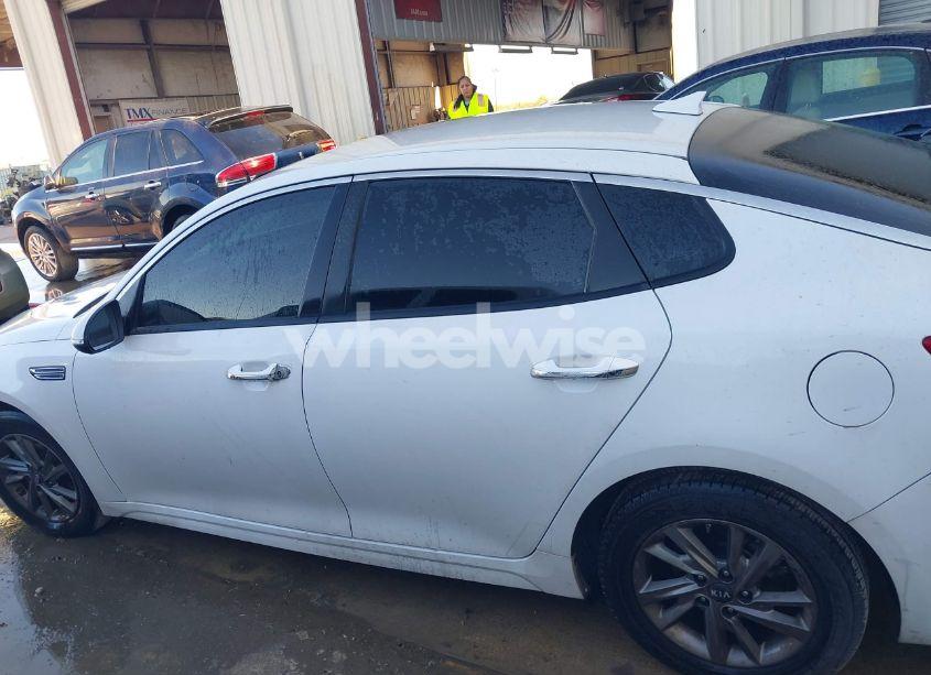 Photo 14 of 2020 Kia Optima LX (VIN 5XXGT4L34LG385603)