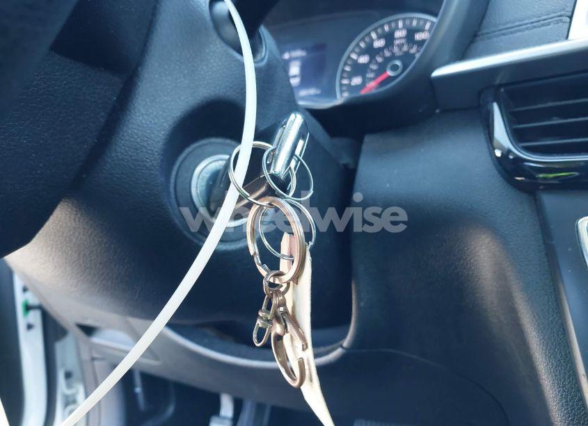 Photo 11 of 2020 Kia Optima LX (VIN 5XXGT4L34LG394639)