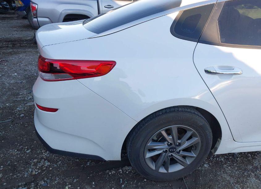 Photo 4 of 2020 Kia Optima LX (VIN 5XXGT4L34LG441989)