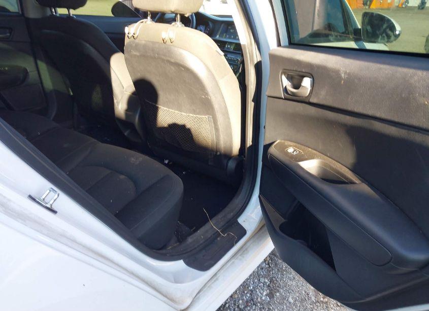 Photo 8 of 2020 Kia Optima LX (VIN 5XXGT4L34LG441989)