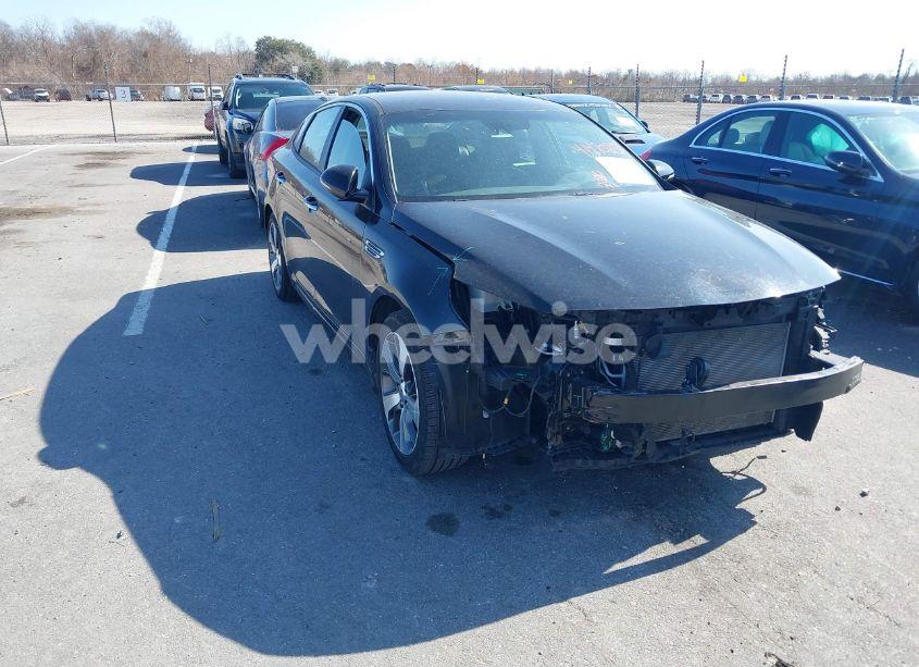 2020 Kia Optima S (VIN 5XXGT4L34LG448747) main photo