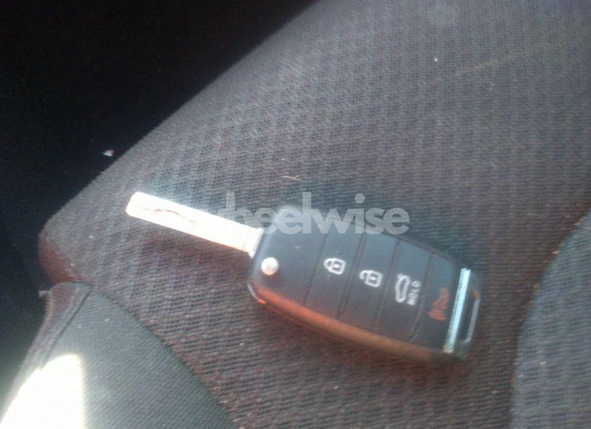 Photo 11 of 2016 Kia Optima LX (VIN 5XXGT4L35GG073604)