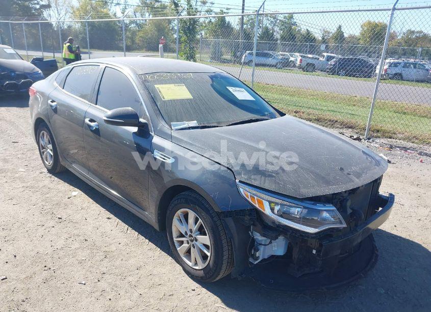 2016 Kia Optima LX (VIN 5XXGT4L35GG080312) main photo