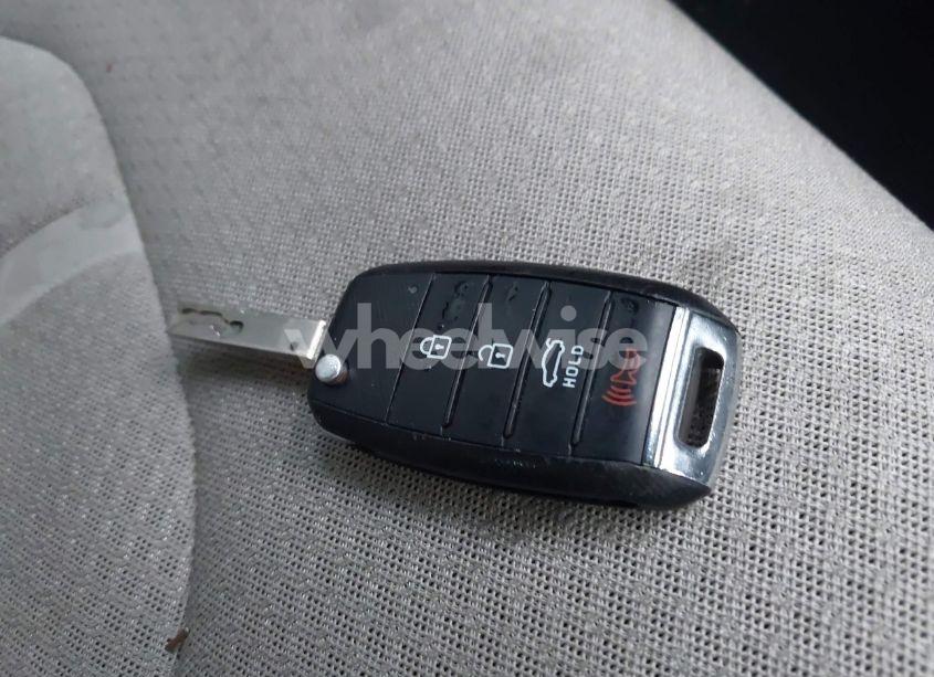 Photo 11 of 2016 Kia Optima LX (VIN 5XXGT4L35GG082920)