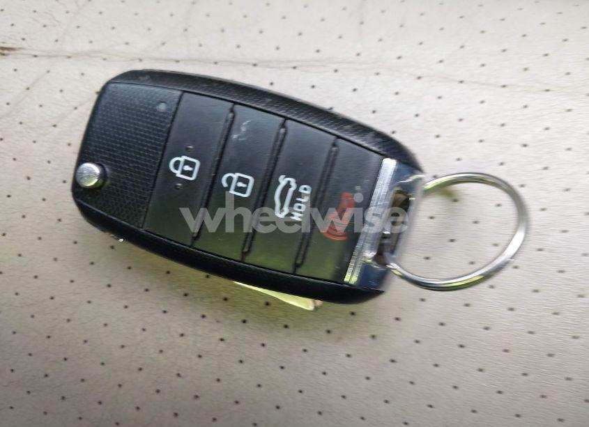 Photo 11 of 2016 Kia Optima LX (VIN 5XXGT4L35GG096686)