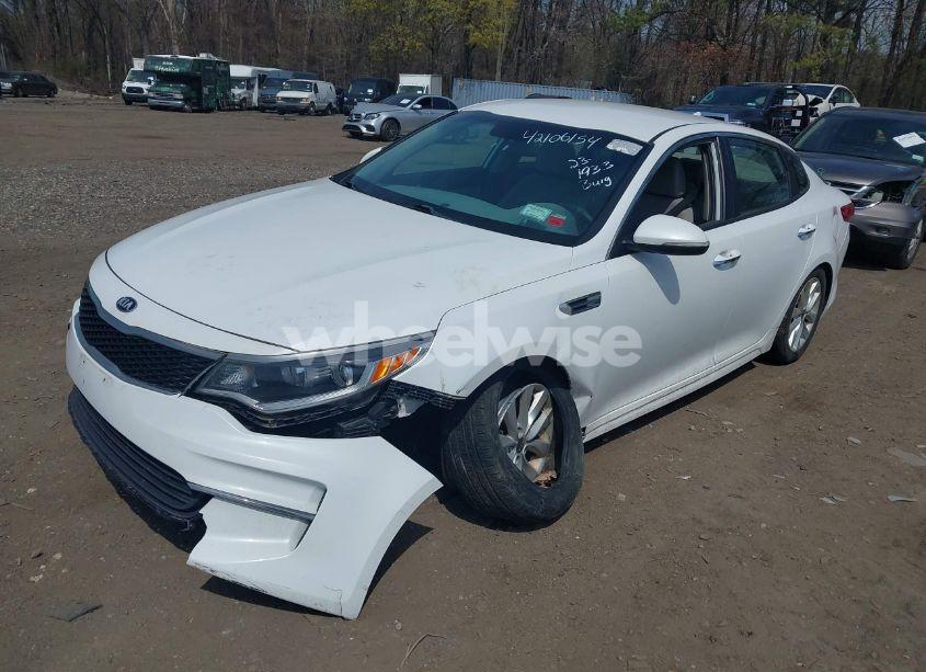 Photo 2 of 2017 Kia Optima LX (VIN 5XXGT4L35HG123998)