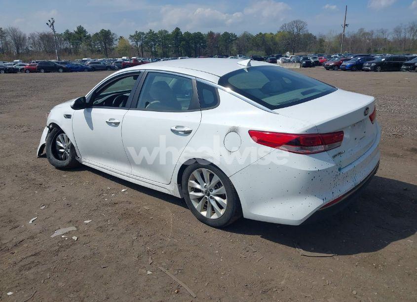 Photo 3 of 2017 Kia Optima LX (VIN 5XXGT4L35HG123998)