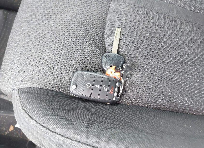 Photo 11 of 2017 Kia Optima LX (VIN 5XXGT4L35HG124780)