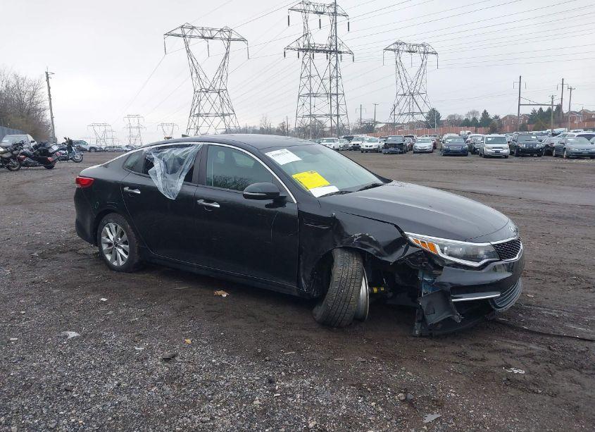 2017 Kia Optima LX (VIN 5XXGT4L35HG139912) main photo