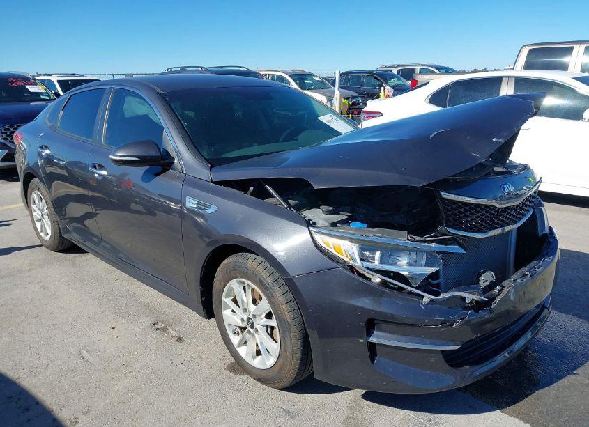 2017 Kia Optima LX (VIN 5XXGT4L35HG144981) main photo