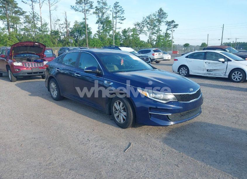2017 Kia Optima LX (VIN 5XXGT4L35HG174613) main photo
