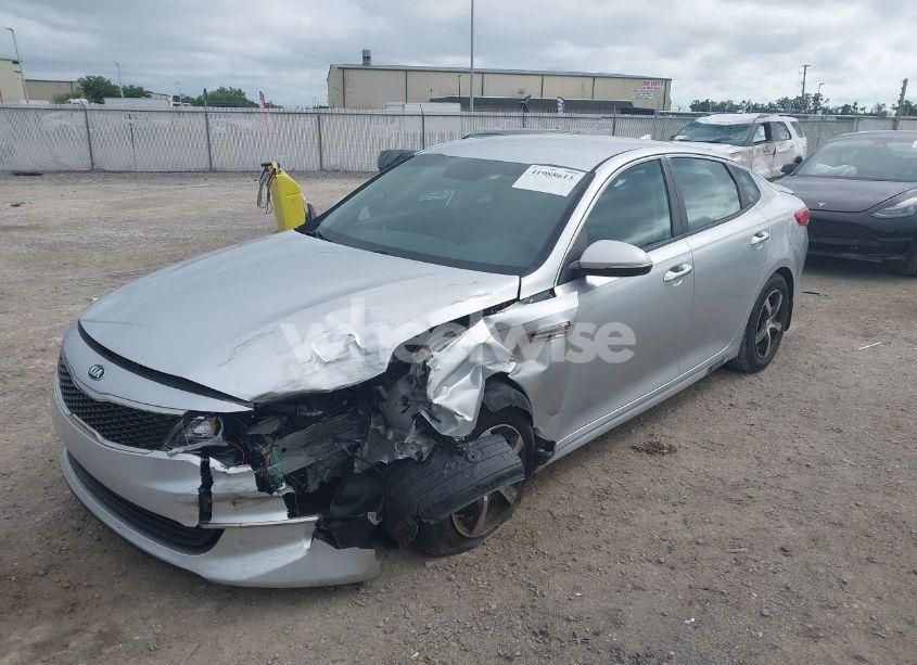Photo 2 of 2018 Kia Optima LX (VIN 5XXGT4L35JG186427)