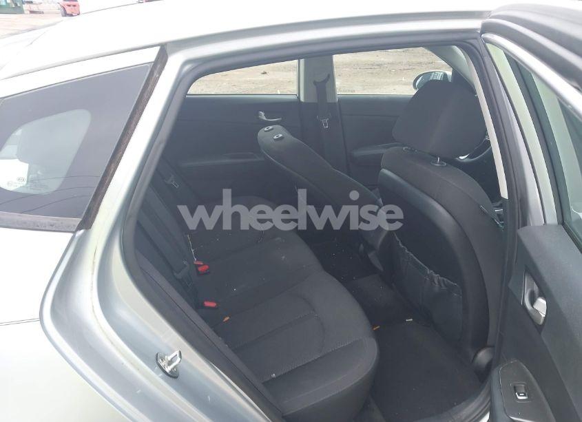 Photo 8 of 2018 Kia Optima LX (VIN 5XXGT4L35JG186427)