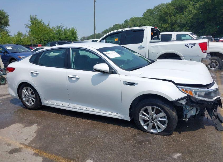 Photo 14 of 2018 Kia Optima LX (VIN 5XXGT4L35JG189649)