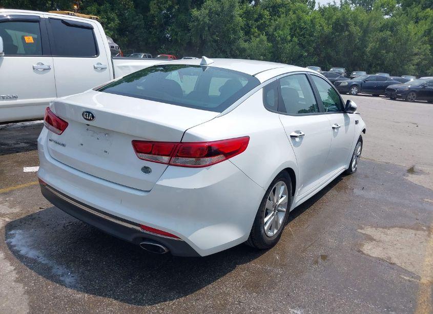 Photo 4 of 2018 Kia Optima LX (VIN 5XXGT4L35JG189649)