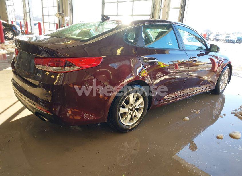 Photo 4 of 2018 Kia Optima LX (VIN 5XXGT4L35JG197623)