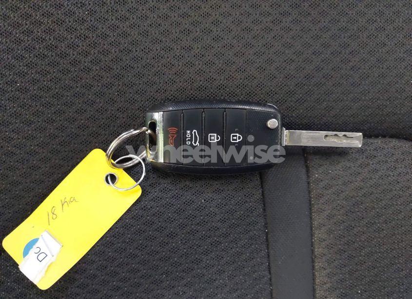 Photo 11 of 2018 Kia Optima LX (VIN 5XXGT4L35JG209561)