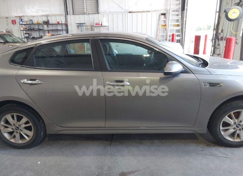Photo 13 of 2018 Kia Optima LX (VIN 5XXGT4L35JG209561)