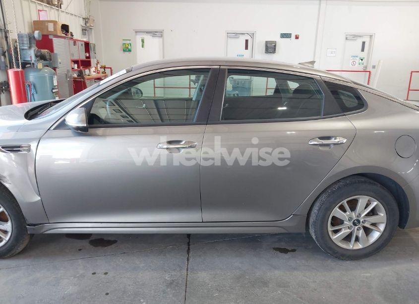 Photo 14 of 2018 Kia Optima LX (VIN 5XXGT4L35JG209561)