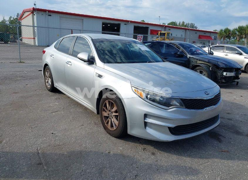 2018 Kia Optima LX (VIN 5XXGT4L35JG227803) main photo